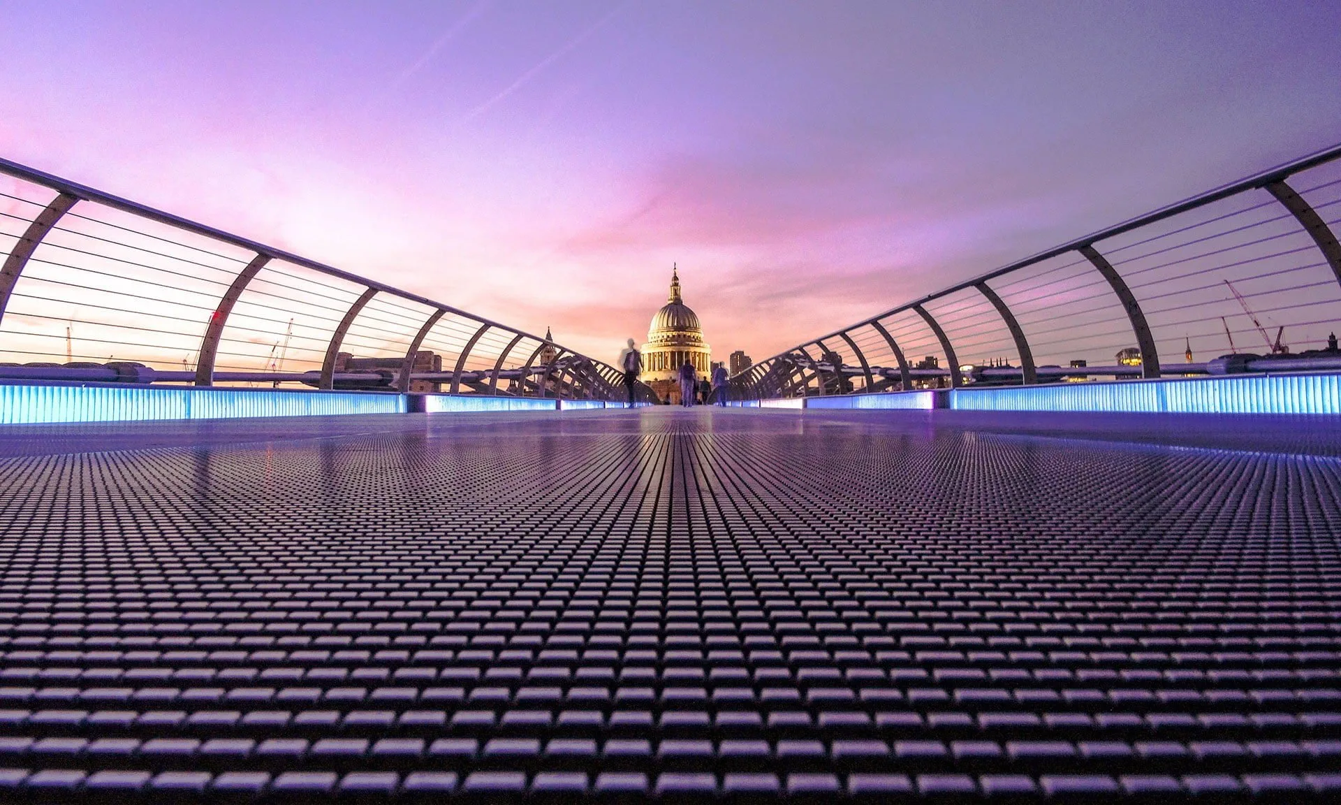 LegalUK's purpose is to promote English law <br>as an international platform.