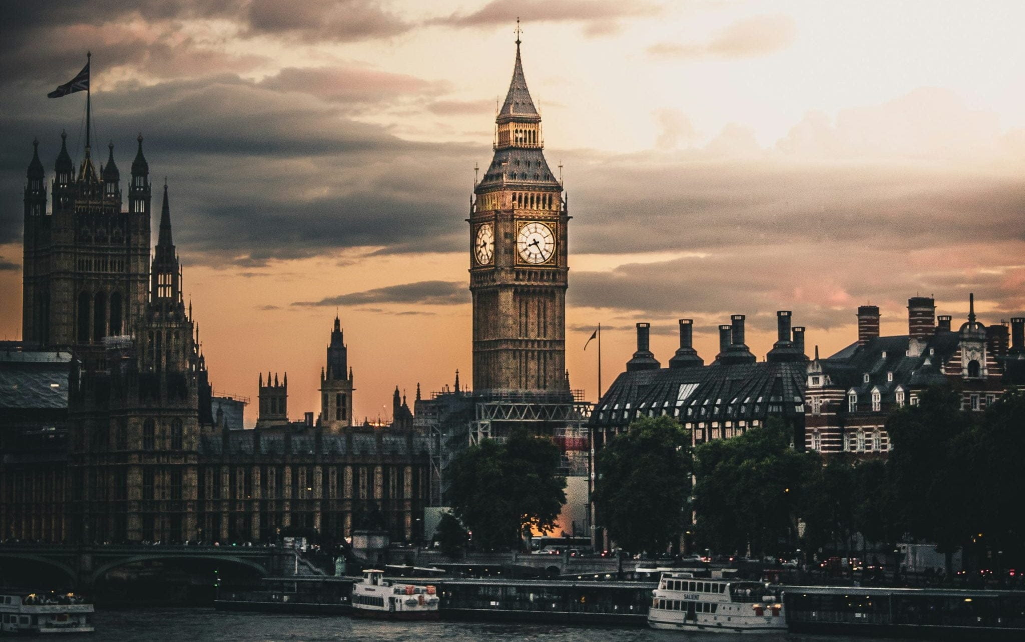 English law: supports business <br>ambitions, powering global business.